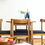 Calm & Cosy Apartment With Free Parking